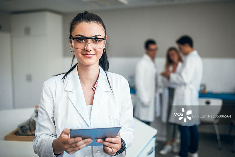 年轻的科学家图片素材