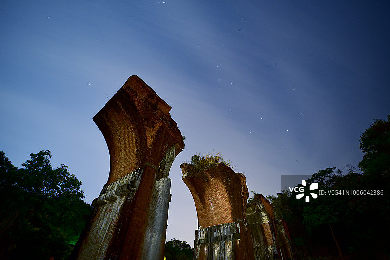 龙腾断桥夜景图片素材