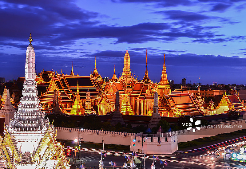 泰国曼谷大皇宫和郑王庙日落景观图片素材
