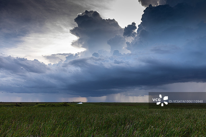 美国佛罗里达州大沼泽地国家公园的地平线风暴图片素材