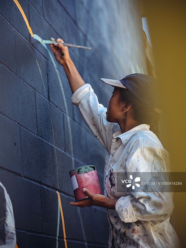 壁画家工作照图片素材