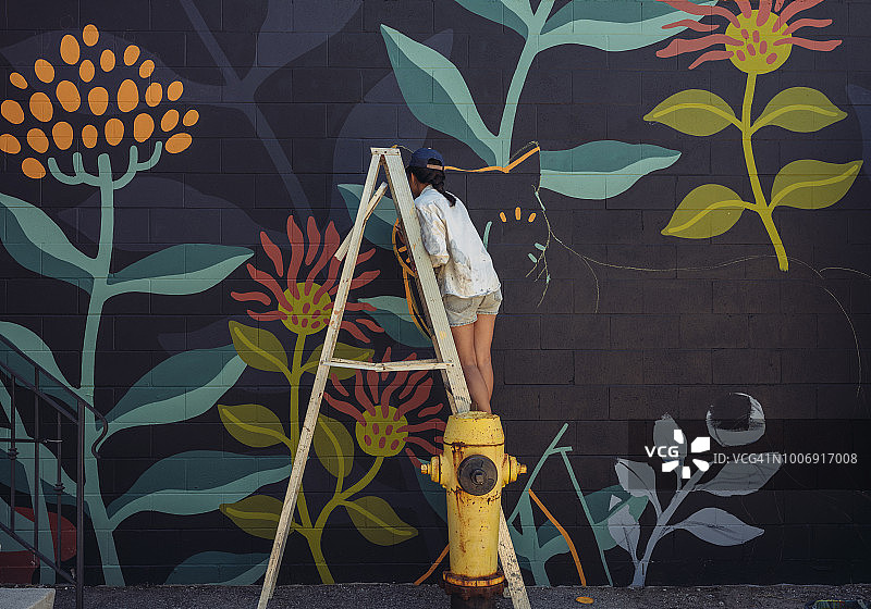 壁画家工作照图片素材