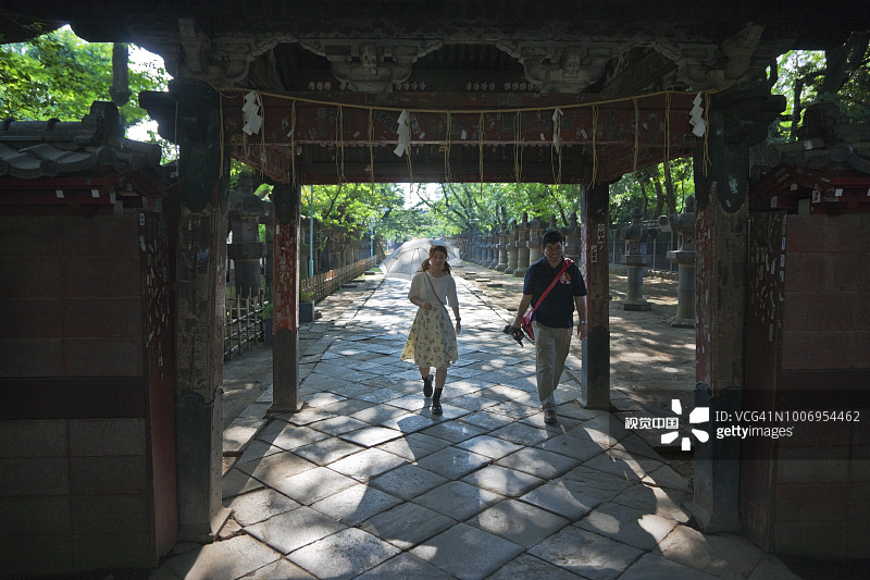 日本东京台东区上野公园东照宫的传统大门图片素材