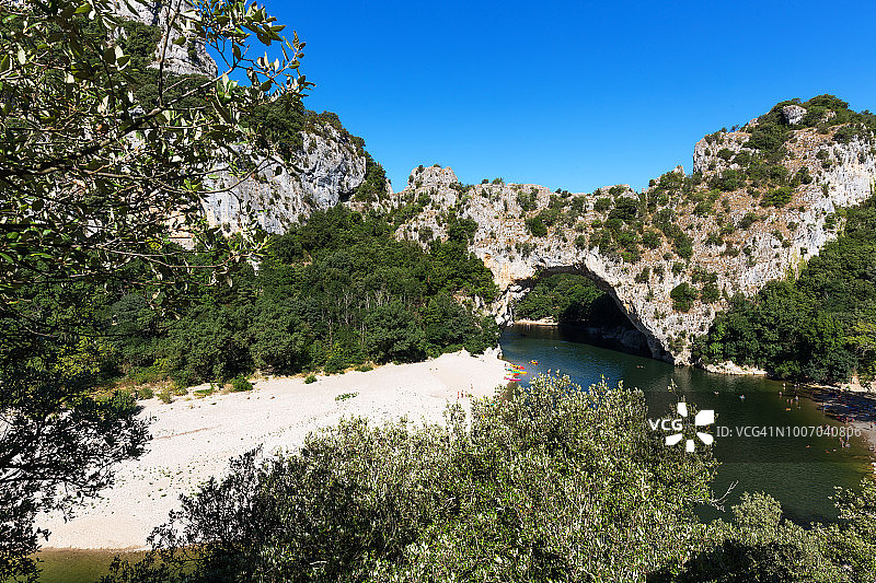 阿尔代什河和阿尔克桥（法国阿尔代什省）图片素材