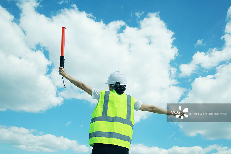 交通管理员使用停止标志图片素材