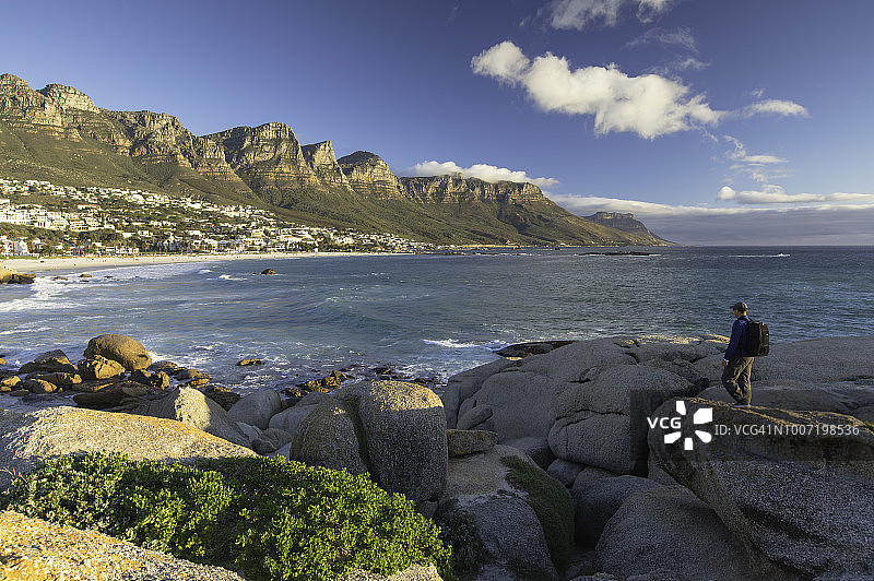 在南非西开普省开普敦坎普斯湾的男人图片素材