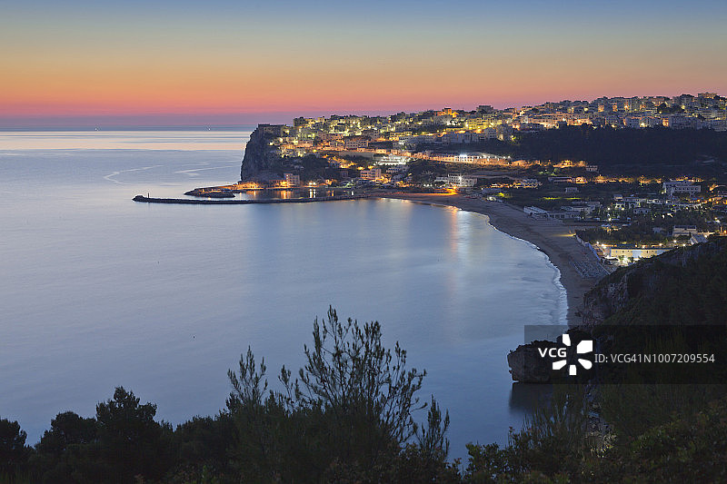 意大利普利亚大区福贾省加尔加诺佩斯基奇地中海风光图片素材