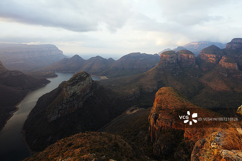 南非姆普马兰加省布莱德河峡谷自然保护区的三隆达维尔斯瞭望台图片素材