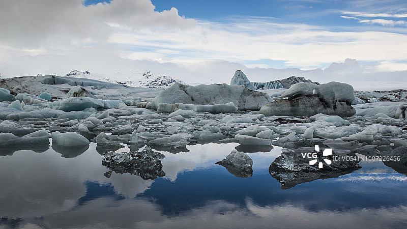 冰岛Jökulsárlón冰川泻湖的冰山图片素材