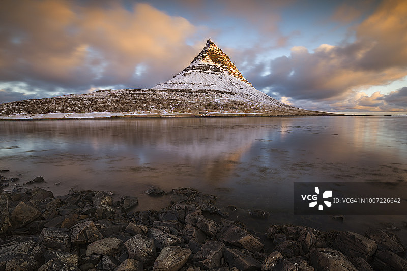 斯奈山半岛冰岛教会山日出图片素材