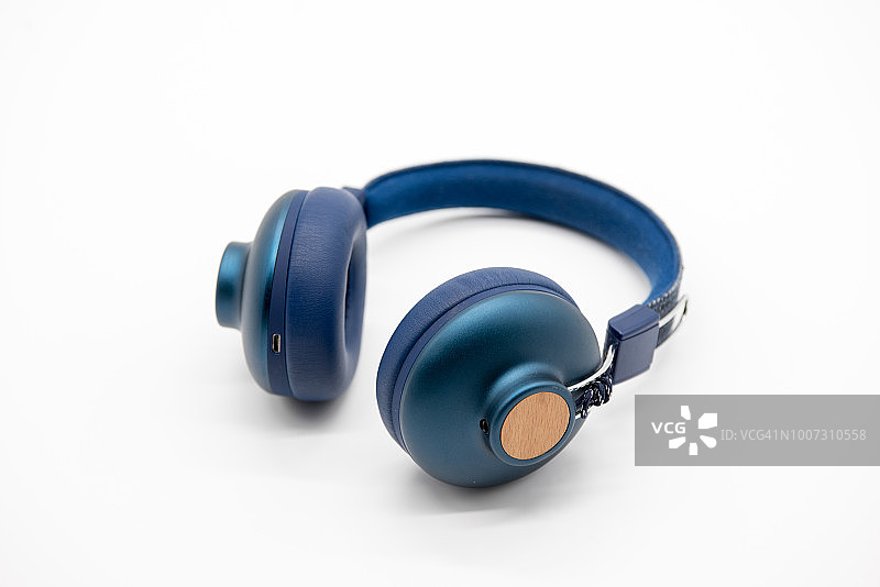 白色背景上的耳机图片素材