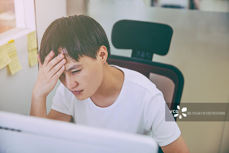 如果症状持续，请致电医生图片素材