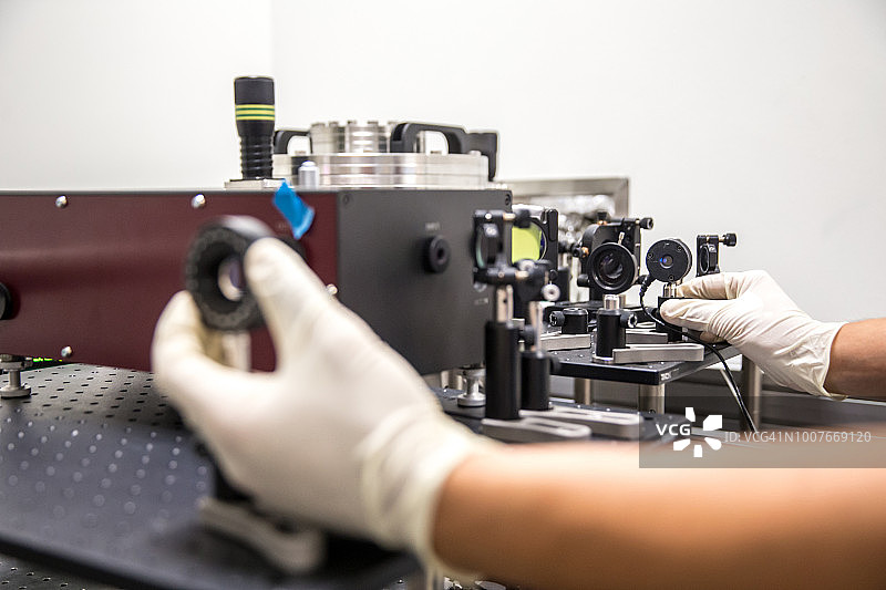 用于新材料研究的强大高频激光器的一部分图片素材