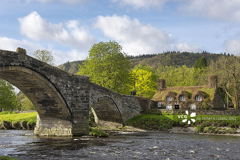 康威河谷拉恩鲁斯特的庞特法尔桥，北威尔士图片素材