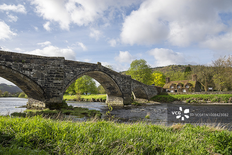 康威河谷拉恩鲁斯特的庞特法尔桥，北威尔士图片素材