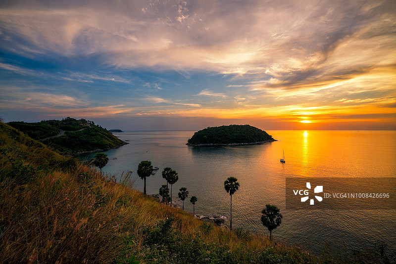 日落时分泰国普吉岛南部的蓬贴海角观景点图片素材