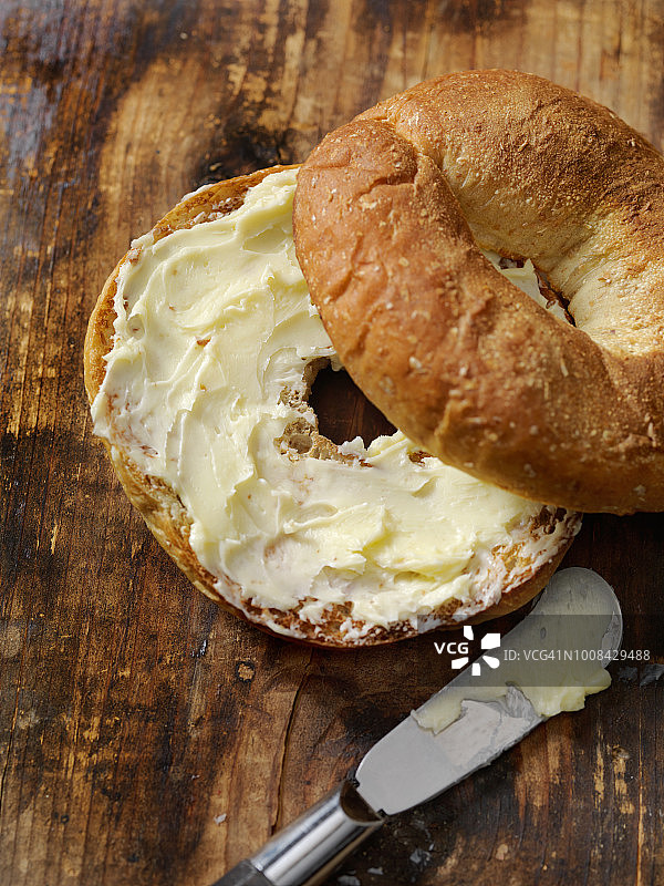 无麸质面包圈配有机黄油图片素材