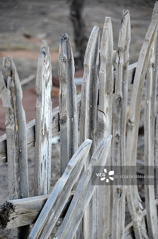 废弃的乡村围栏图片素材