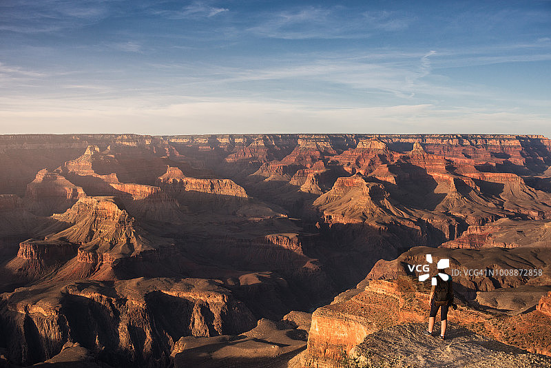 在大峡谷中的女人图片素材