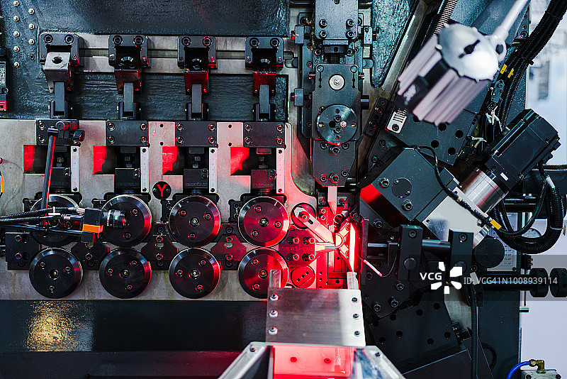 自动冲压弯曲数控机床图片素材