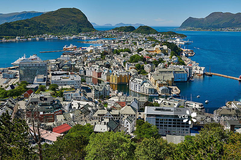 从厄勒松阿克斯拉山上看到的“比拉姆彭观景点”图片素材