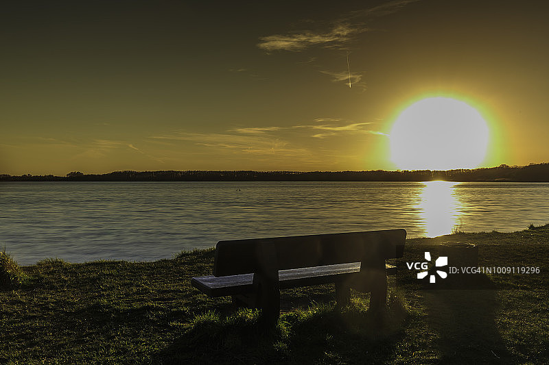 湖边日落图片素材