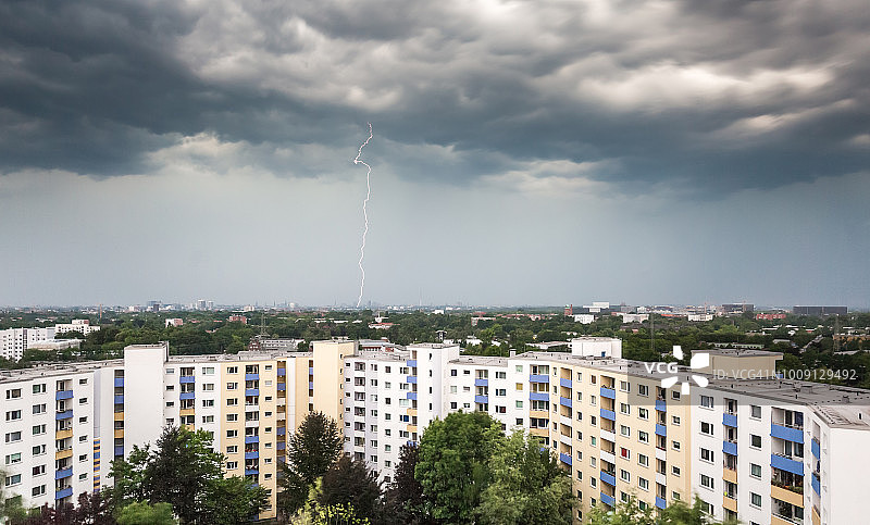 雷暴逼近图片素材