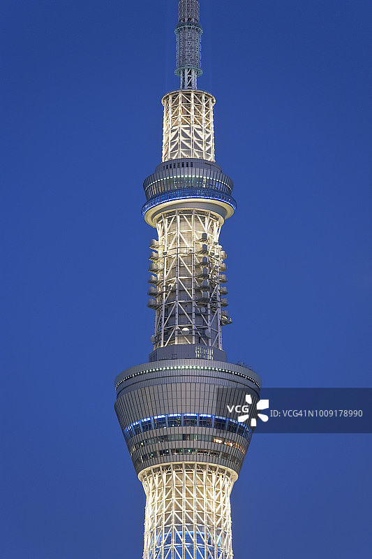 日本东京老城区晴空塔观景台的黄昏景色图片素材