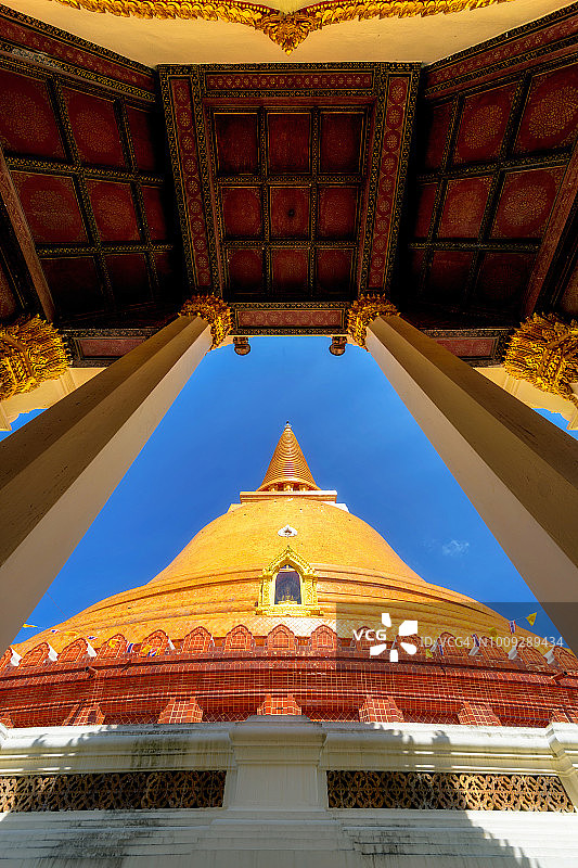 那空巴统府的帕巴统佛塔：神圣的旅游景点图片素材