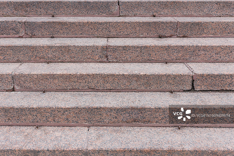 红色花岗岩制成的阶梯图片素材