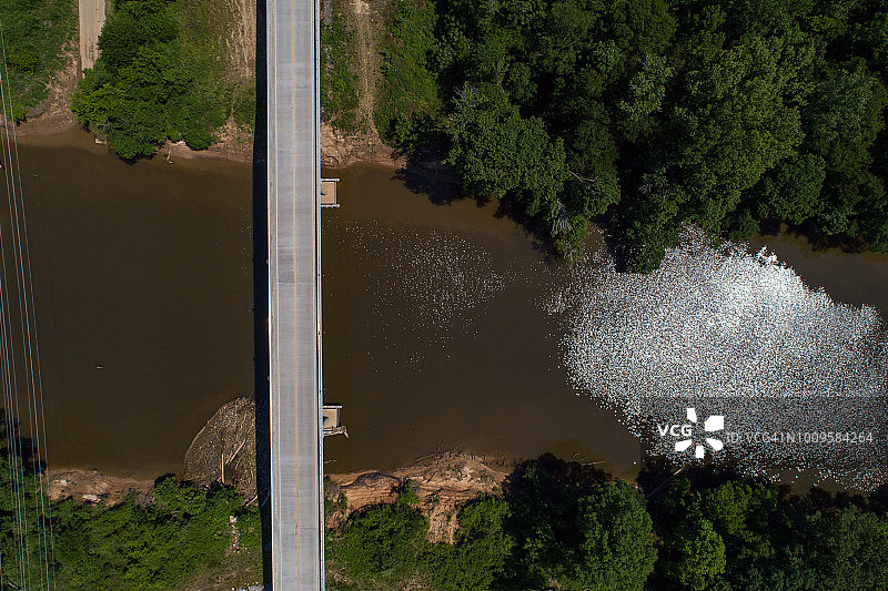 航拍开普菲尔河混凝土桥图片素材