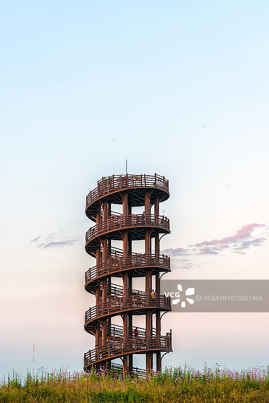 带有旋转楼梯的塔楼图片素材