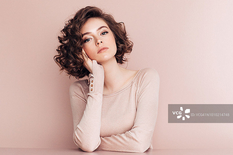 化妆的美女图片素材