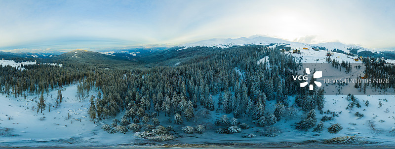 冬季雾中山脉360度全景航拍图片素材