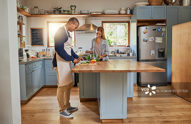 我们像分享爱一样分担家务图片素材