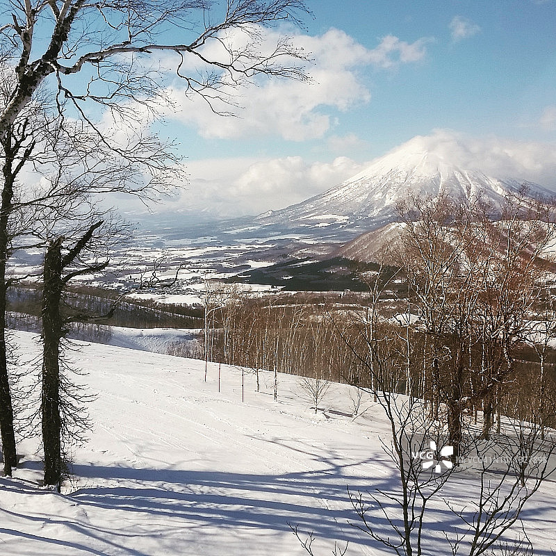 日本留寿都滑雪场眺望羊蹄山景色图片素材