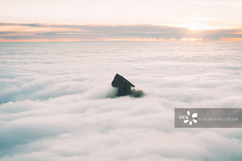挪威罗弗敦群岛的壮丽北极景观图片素材