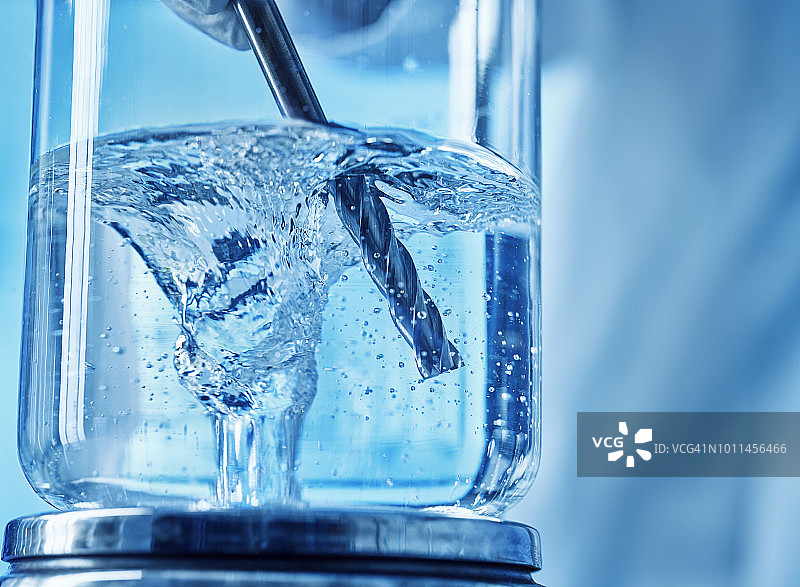 化学实验室液体钻探图片素材