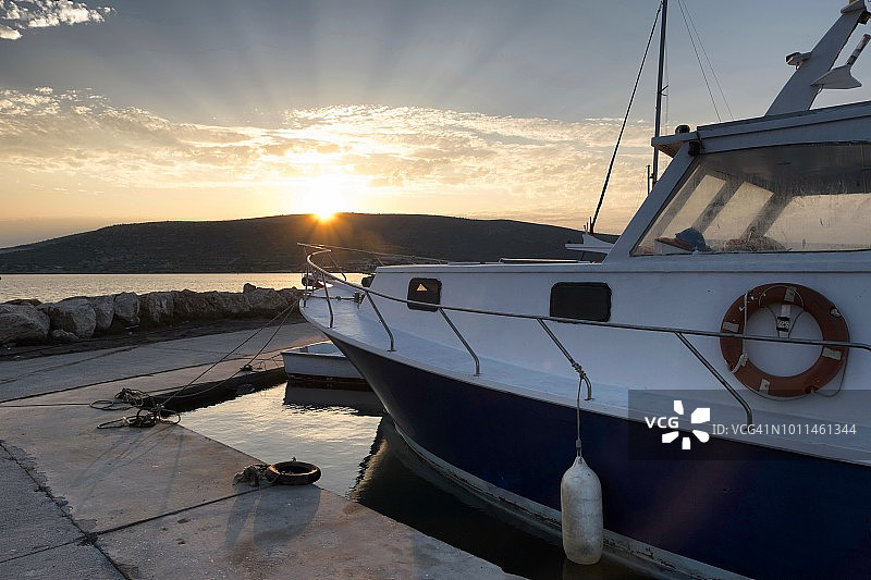 阿拉恰特港口山上的日出图片素材