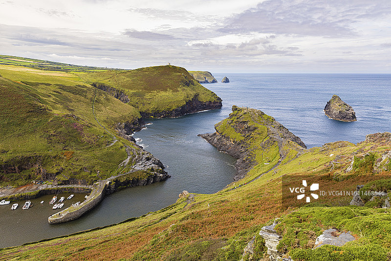 英国康沃尔博斯卡斯尔附近的沃伦角景色图片素材