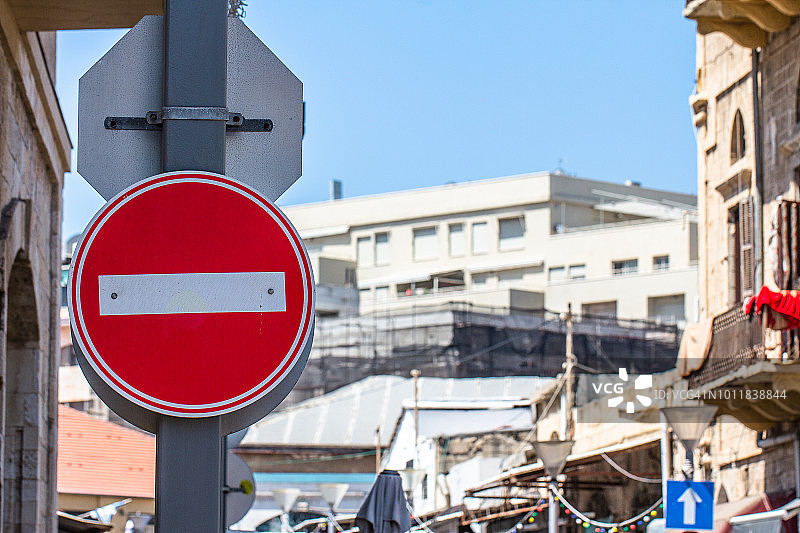 雅法老城禁止驶入交通标志图片素材