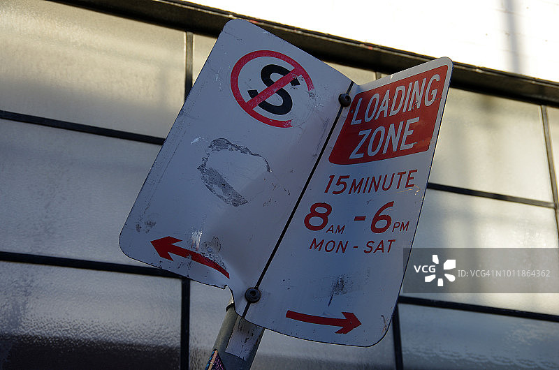 禁止停车和15分钟装卸区标志图片素材