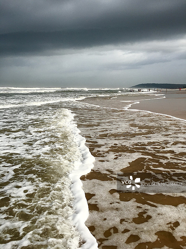 多云的海滩图片素材