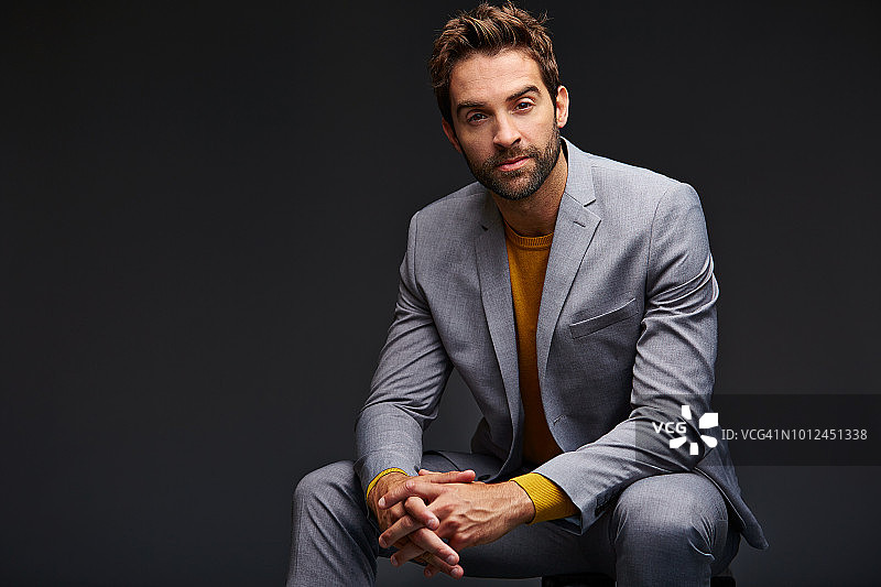 完美驾驭西装图片素材