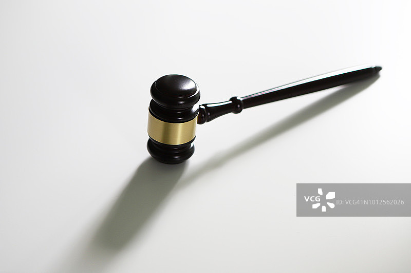 办公桌上的法槌图片素材