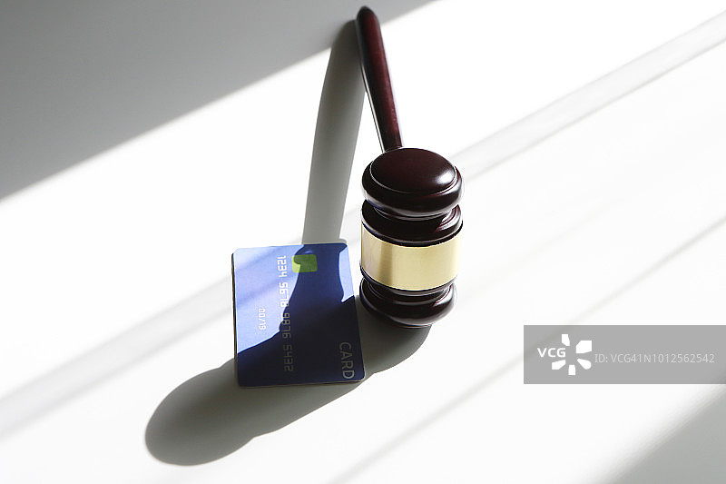 法槌和信用卡图片素材