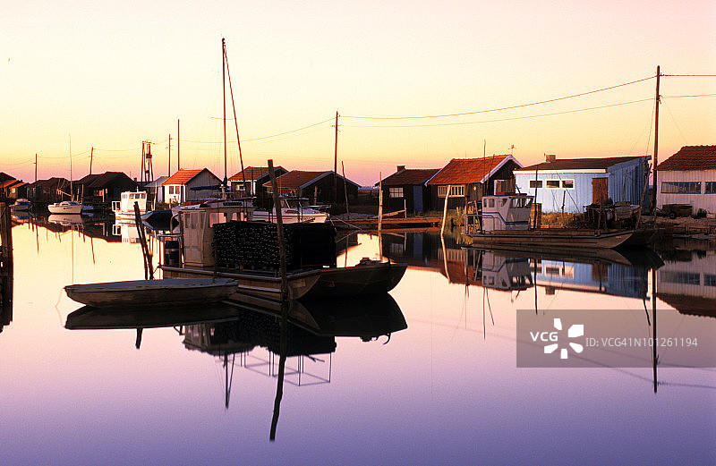 特伦布莱德牡蛎养殖船，法国，欧洲图片素材