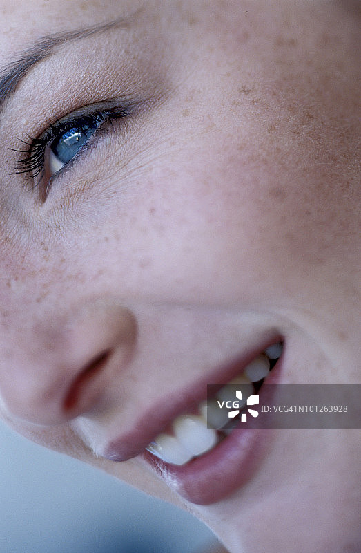 女孩微笑图片素材