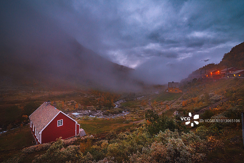 迷雾中的弗莱姆火车站图片素材