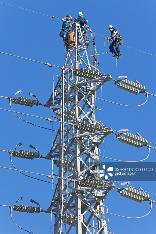 日本三浦半岛三浦市Hasse区的高空电网维护图片素材